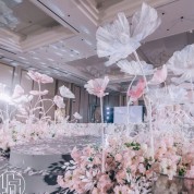 Minimalist Flower Arrangements For Weddings