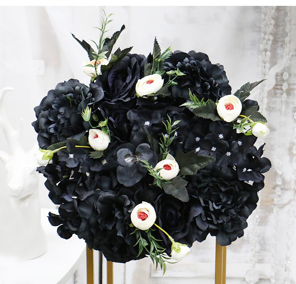 black gold and red wedding decor7
